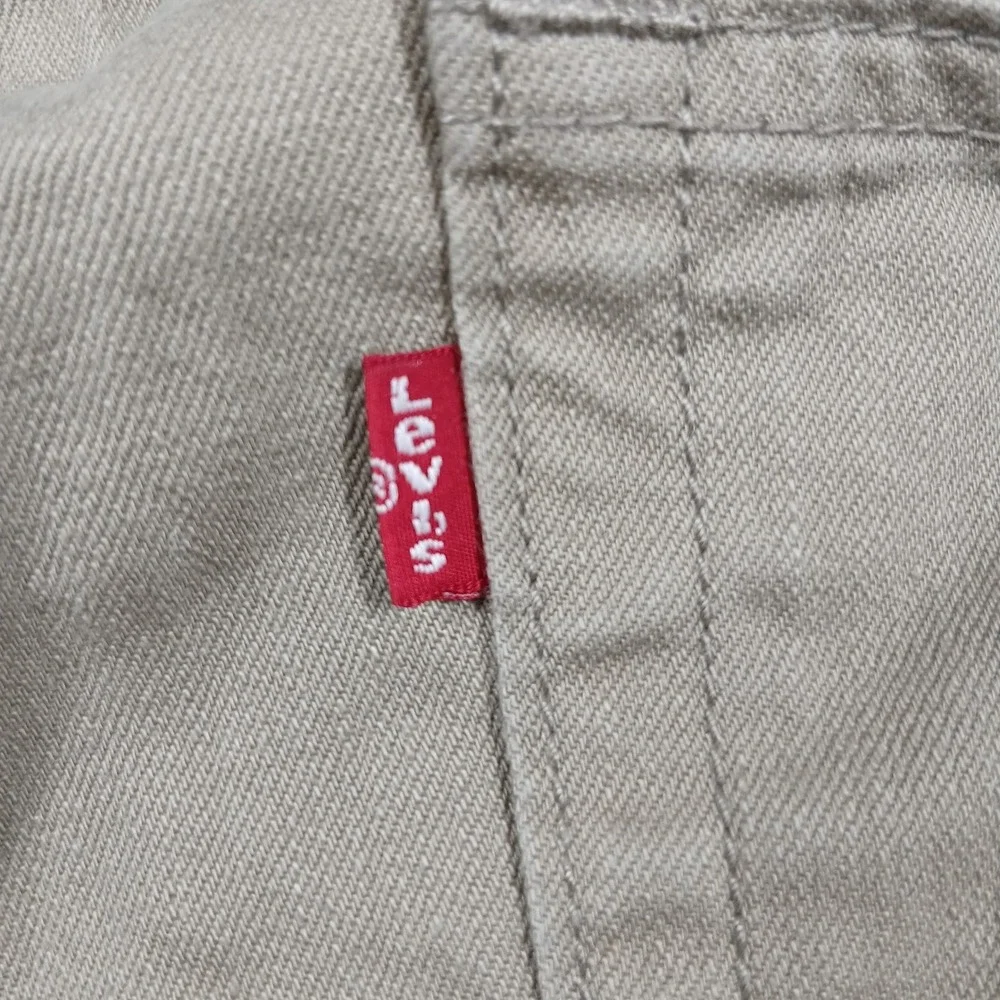Levi's 559 Relaxed Straight Fit Khaki‎ Chino Pants Men's 42x32 Tan EUC